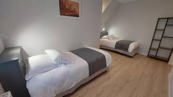 2 slaapkamers, een strijkplank/strijkijzer, wifi, beddengoed