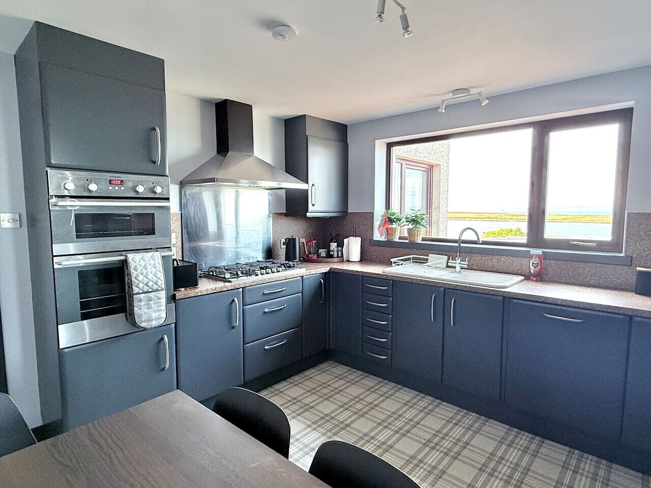 ثلاجة، ميكروويف، فرن، موقد طهي مسطح