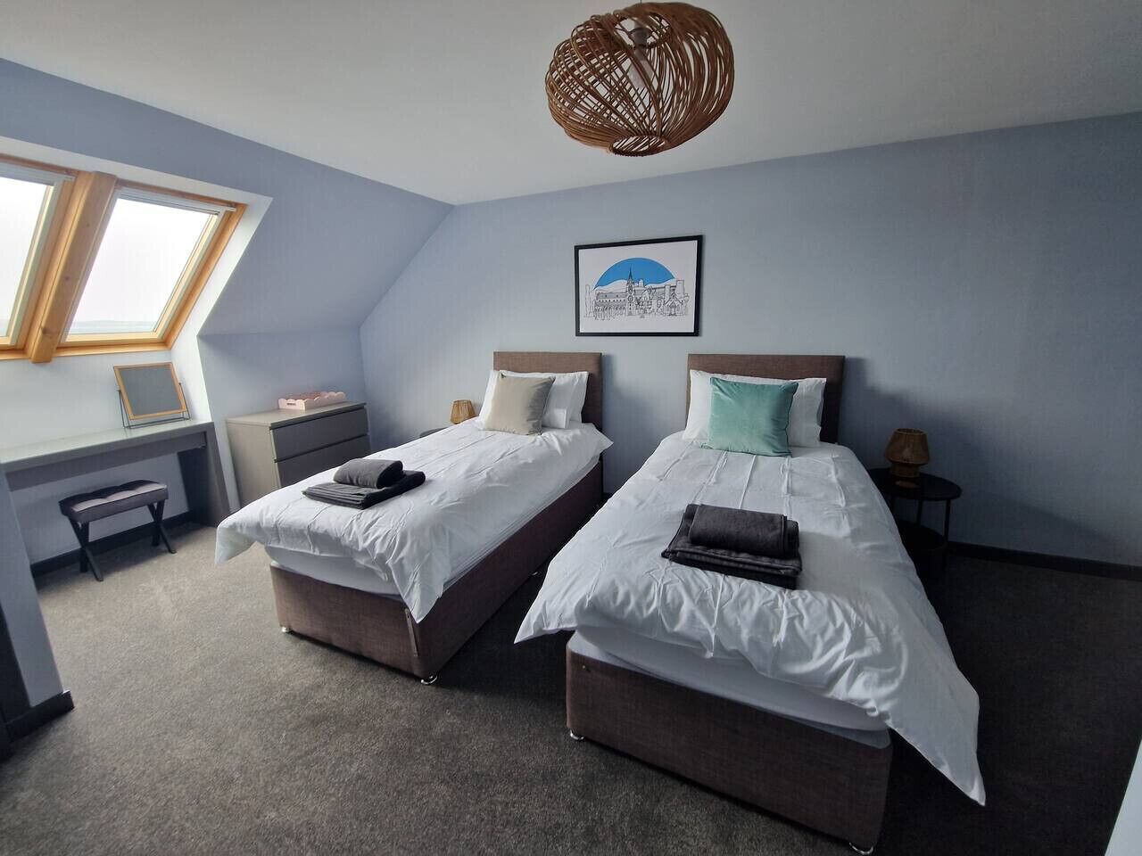 مكتب ومكواة/لوح كي وواي فاي مجانًا وملاءات أسرّة