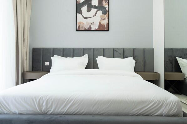 2 bedrooms, in-room safe, desk, iron/ironing board