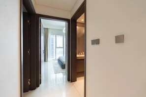2 chambres, coffres-forts dans les chambres, bureau