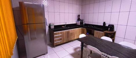 Microondas y placa de cocina