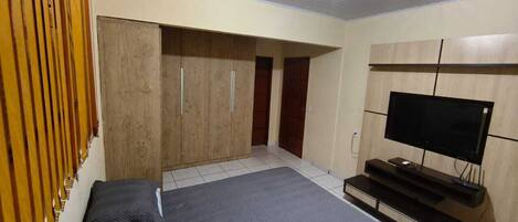 1 chambre, fer et planche à repasser, Wi-Fi, draps fournis