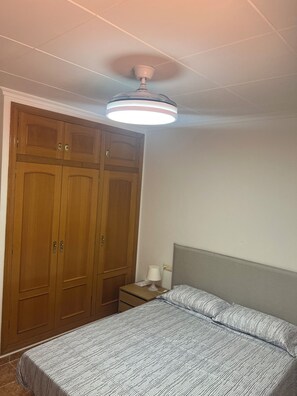 4 dormitorios, tabla de planchar con plancha, wifi y ropa de cama