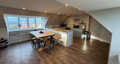 Near Beach - Sea View - Sleeps 6 - Parking