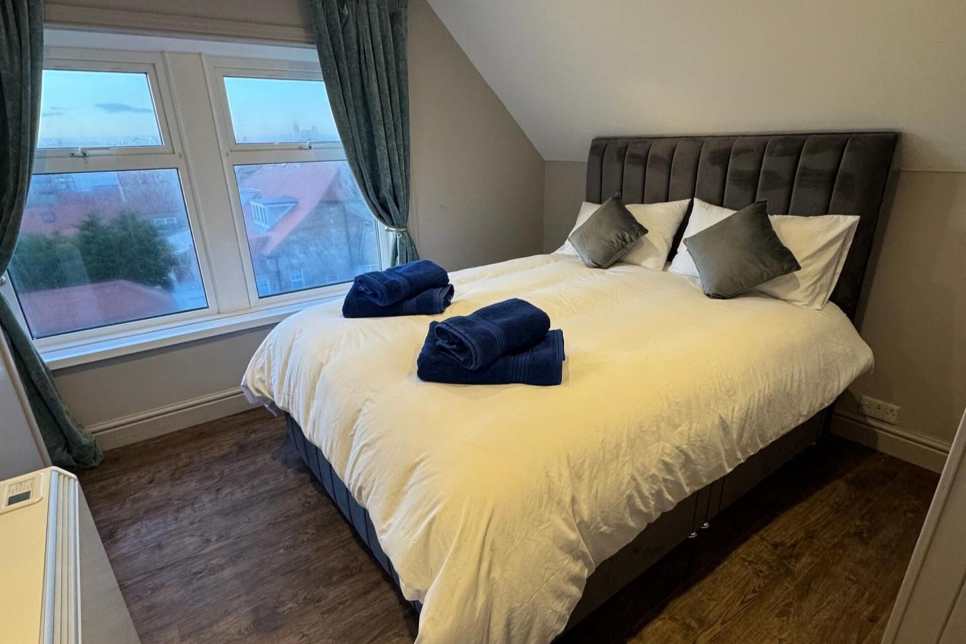 3 habitaciones, tabla de planchar con plancha y wifi gratis 