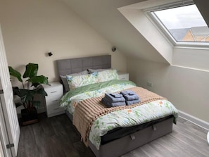 1 bedroom, desk, free WiFi, bed sheets