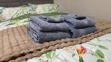 1 bedroom, desk, free WiFi, bed sheets