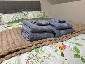 1 slaapkamer, een bureau, gratis wifi, beddengoed