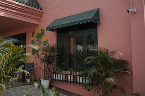 LCD TV, computer monitors, printers - Artistik Abode By Stay Banaras (Varanasi)
