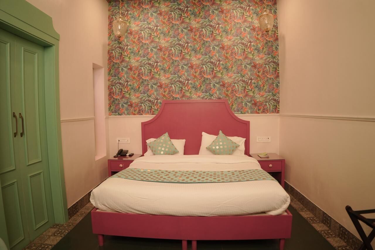 Chambre Deluxe double | Couette en duvet, lit avec matelas en mousse à mémoire, bureau