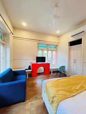 Premium kamer | Donzen dekbedden, bedden met traagschuimmatras, een bureau, gratis wifi