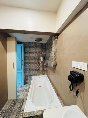 Premium Room | Bathroom | Hair dryer, slippers, towels, soap