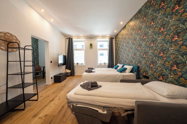 1 bedroom, desk, travel crib, WiFi