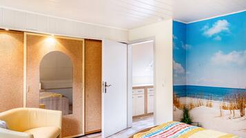 3 bedrooms, iron/ironing board, WiFi, bed sheets