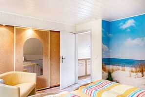 3 bedrooms, iron/ironing board, WiFi, bed sheets