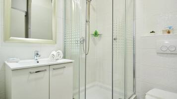 Double Room, City View | Bathroom | Shower, towels, soap, shampoo