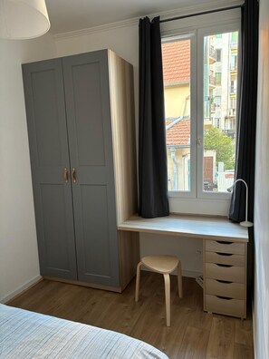 1 habitación, tabla de planchar con plancha, wifi y ropa de cama 
