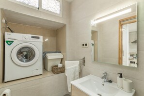 Shower, hair dryer, towels -  'Canarian Dream Sun and Peace' with Sea View, Wi-Fi and Air Conditioning (Puerto rico)