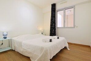 2 bedrooms, iron/ironing board, free WiFi