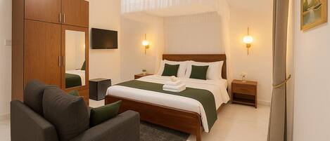 Luxury Studio Suite, 1 King Bed | Free WiFi