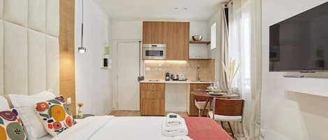 公寓 | 筆電工作空間、熨斗/熨衣板、床單