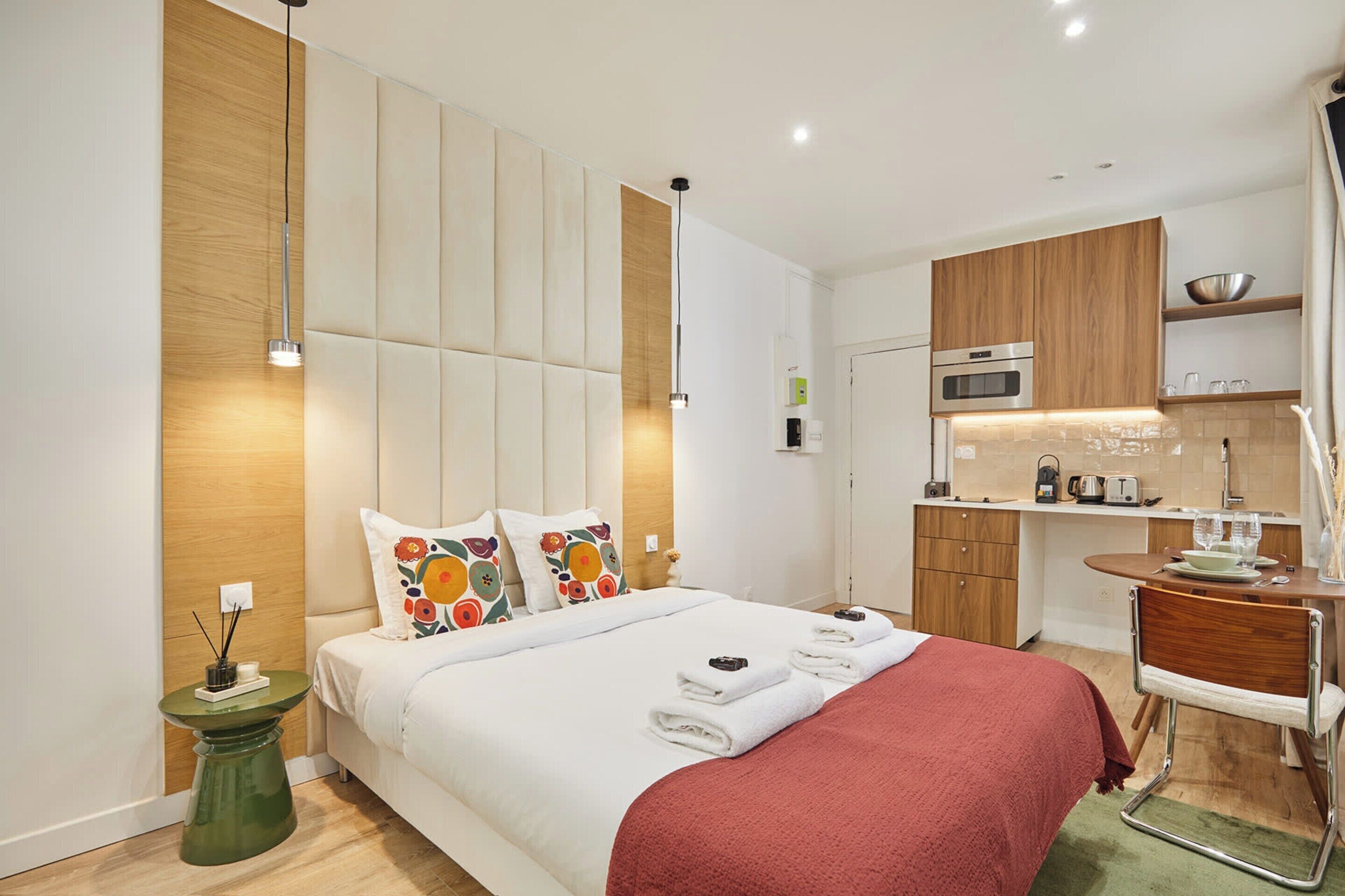 Apartment | Laptop workspace, iron/ironing board, bed sheets