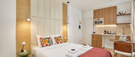 Apartment | Laptop workspace, iron/ironing board, bed sheets