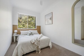 2 bedrooms, desk, iron/ironing board, WiFi