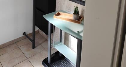 Charmantes Haus im Haus – Ferien- & Businesswohnung mit eigener Terrasse.