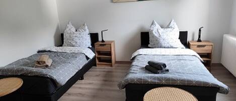 1 bedroom, desk, free WiFi, bed sheets