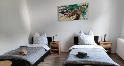 Charmantes Haus im Haus – Ferien- & Businesswohnung mit eigener Terrasse.