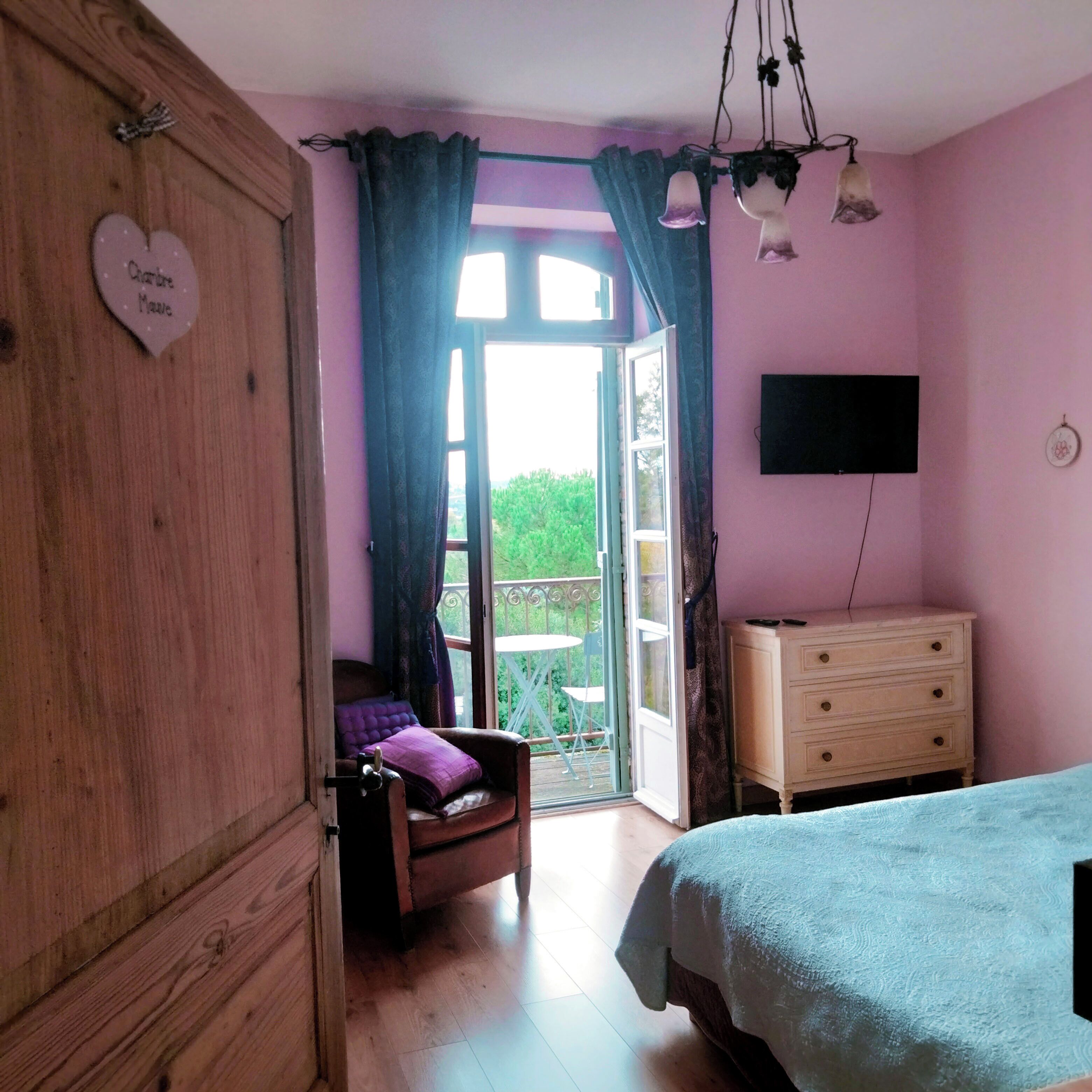 クラシック ダブルルーム バルコニー ガーデンビュー | 防音設備、アイロン / アイロン台、WiFi (無料)