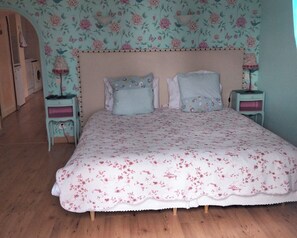 Superior Oda, Balkon, Bahçe Manzaralı | Ses yalıtımı, ütü/ütü masası, ücretsiz kablosuz İnternet 