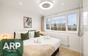 4 chambres, fer et planche à repasser, Wi-Fi, draps fournis