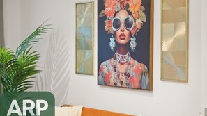 Interior - Near Town Centre, Big Patio, Free Parking Sleeps 8 (Maidenhead)