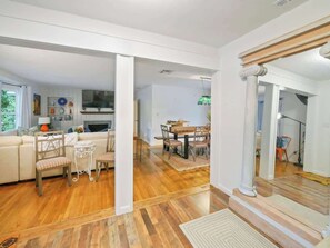 Fernseher, Kamin, Arbeitsbereiche