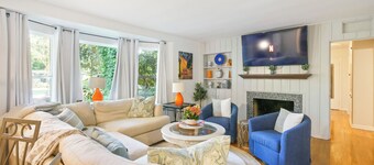 Large Home - Across from Stadium - Walk to UF - Firepit/Free Parking/Patio