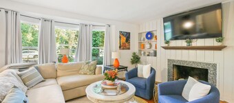 Large Home - Across from Stadium - Walk to UF - Firepit/Free Parking/Patio