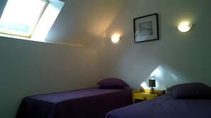 2 bedrooms, iron/ironing board, WiFi