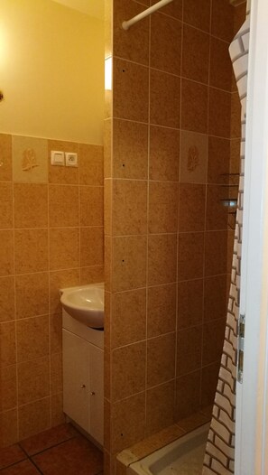 Shower, hair dryer - Cottages at the Edge of Brocéliande - 4 People (Concoret)