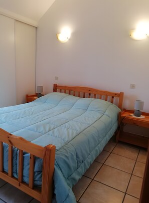 2 bedrooms, iron/ironing board, WiFi