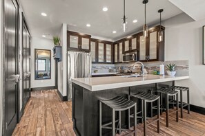 Fridge, microwave, oven, stovetop - Moose Mgmt-Blackstone 3676: Pvt Hot Tub, Walk to Ski Lift (Park City)