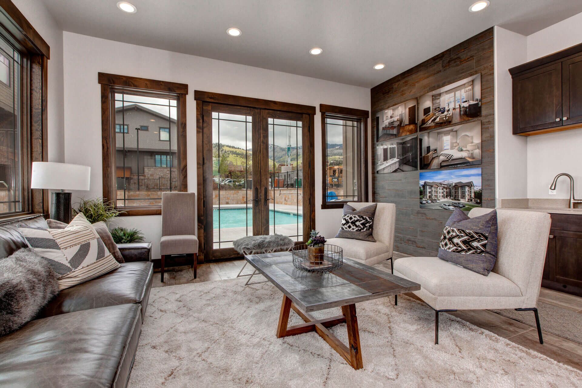 Smart TV, fireplace, table tennis