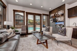 Smart TV, fireplace, ping pong