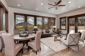 Dining - Moose Mgmt-Blackstone 3676: Pvt Hot Tub, Walk to Ski Lift (Park City)