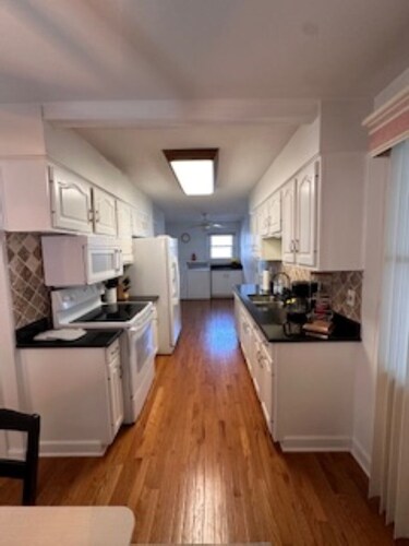 Tranquil 3-bedroom house with AC in Elk Grove Village