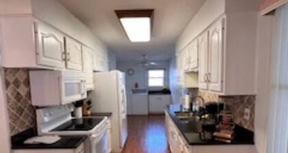 Tranquil 3-bedroom house with AC in Elk Grove Village