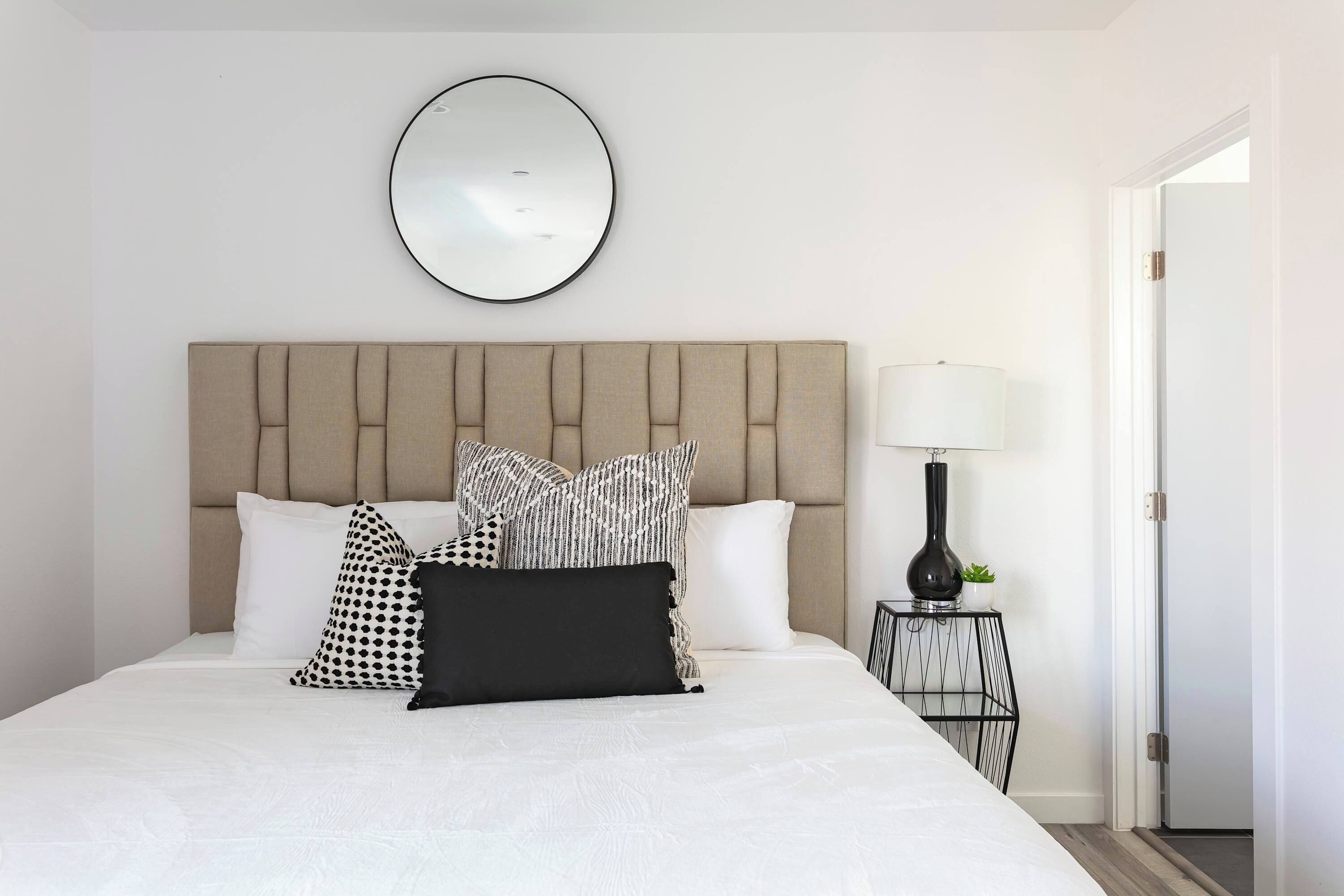 4 habitaciones, tabla de planchar con plancha, wifi y ropa de cama 