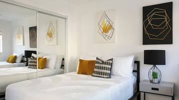 4 bedrooms, iron/ironing board, WiFi, bed sheets